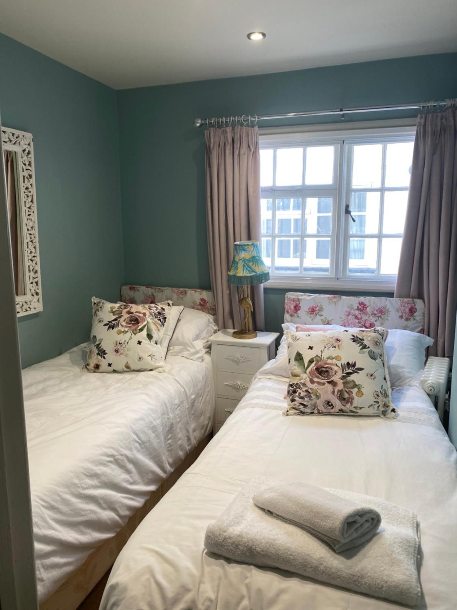 Monmouth House Apartments, Lyme Regis Old Town, Dog Friendly, Parking Eksteriør billede